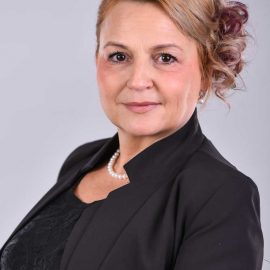 Д-р Диана Бушкалова - специалист стоматолог