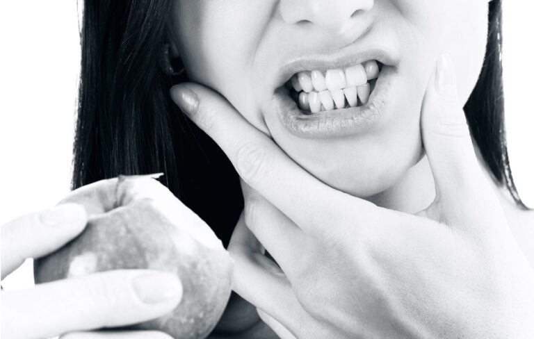 Професионалното почистване намаля чувствителността на венците.